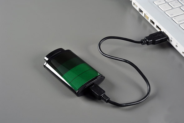 專(zhuān)為iPhone設(shè)計(jì)的備用電池(三) 專(zhuān)為iPhone設(shè)計(jì)的備用電池(三)