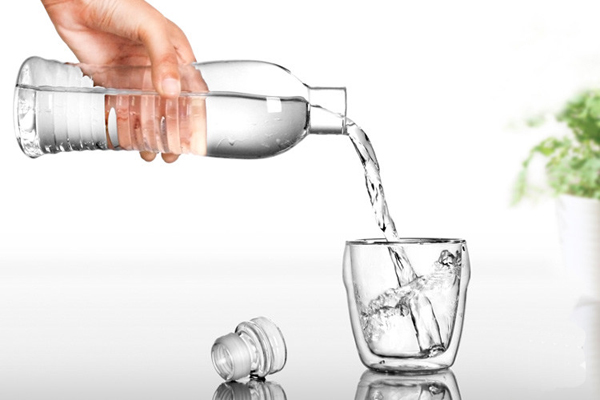 玻璃礦泉水瓶