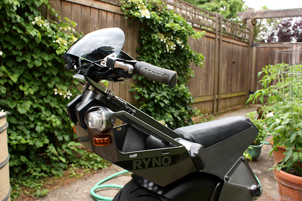 獨輪電動摩托車(二) 獨輪電動摩托車(二)