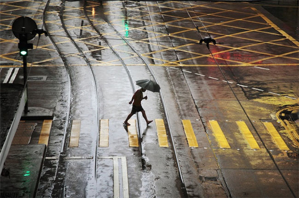 動人的雨中香港