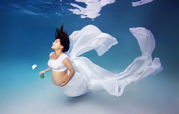 孕婦水下寫真照（五）