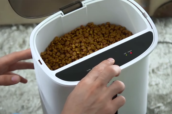 寵物自動喂食器